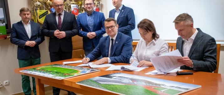 Stadion miejski Dalinu Myślenice zostanie przebudowany, burmistrz podpisał umowę!