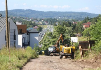 Ruszyły prace na drodze gminnej na Piłogrzebiet w Głogoczowie 