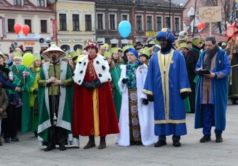 Orszak Trzech Króli - barwna parada przeszła ulicami Myślenic