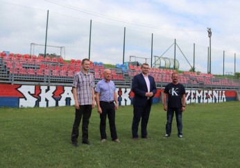 Nowe piłkochwyty na boisku treningowym Skalnika Trzemeśnia