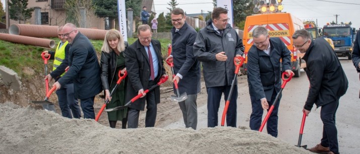 Łopaty wbite, rozpoczęto gruntowną przebudowę drogi północnej w Jaworniku! 